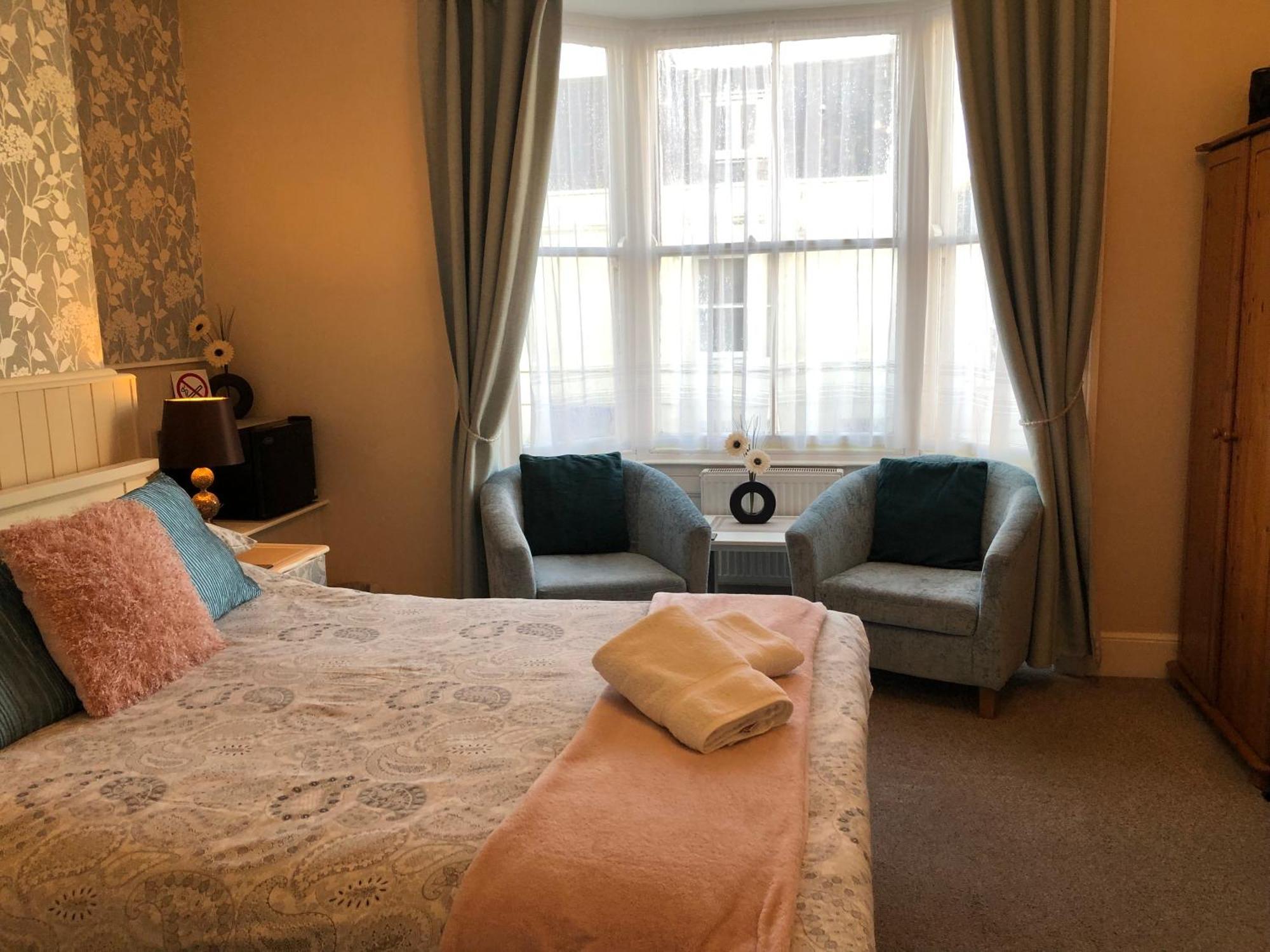 Cornubia Guest House Weymouth Bagian luar foto